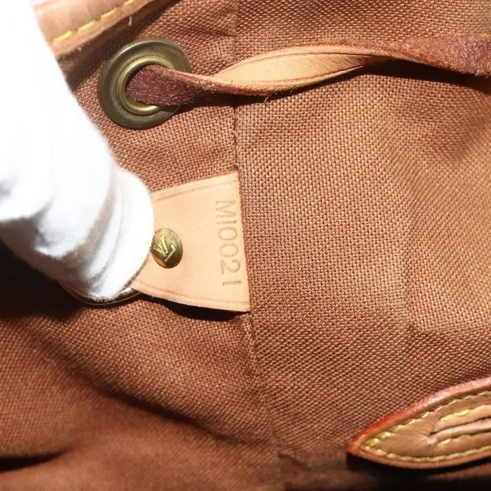 Louis Vuitton colors note shoulder